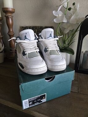 Air Jordan 4 Retro White Green Sneakers 4.5Y Or 6W